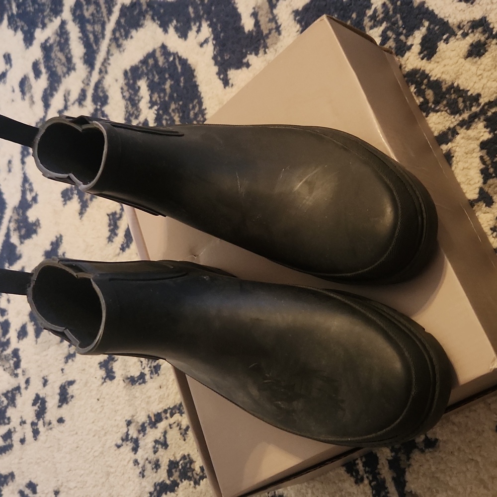 Universal Thread Rubber ankle boots